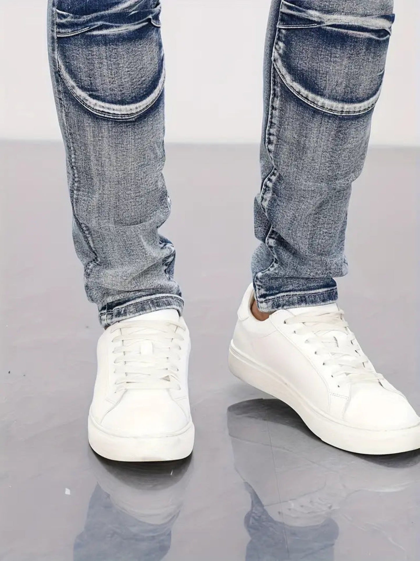 Distressed Slim Fit jeans with patchwork