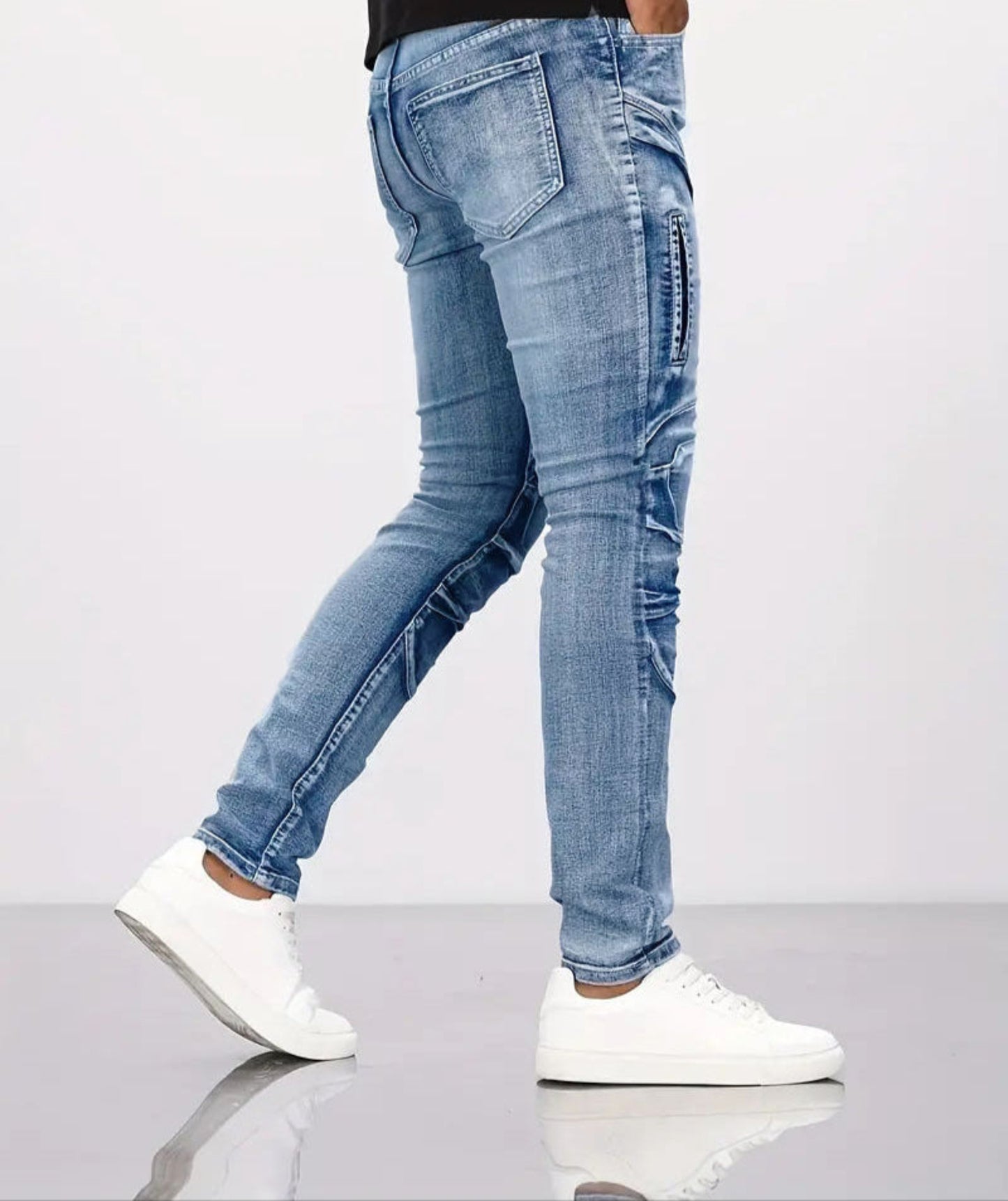 Distressed Slim Fit jeans with patchwork